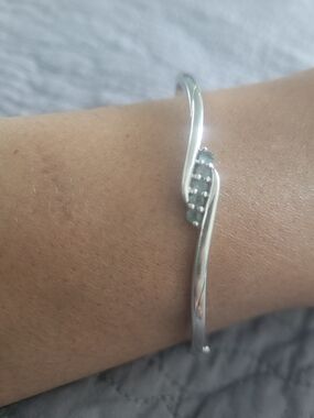 Delicate Silver Twist Bracelet with Five Stone Accent